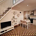 Charming Duplex House, Cinema Room, Centre