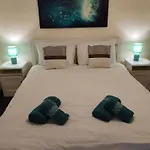 Charming Duplex House, Cinema Room, Centre