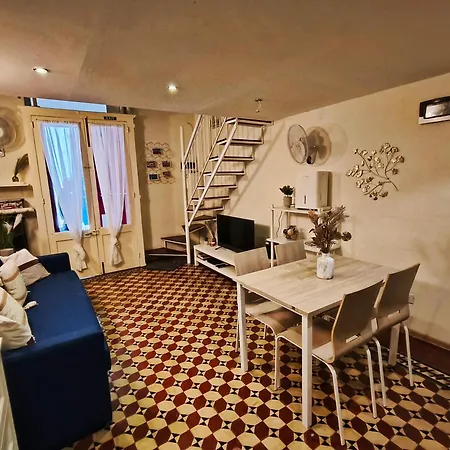 Charming Duplex House, Cinema Room, Centre * La Valette