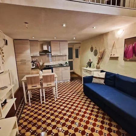 Charming Duplex House, Cinema Room, Valletta Centre Apartment Valletta