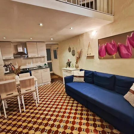 Charming Duplex House, Cinema Room, Valletta Centre * Valletta