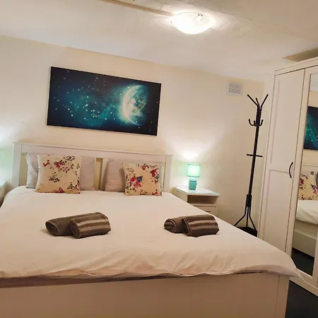 Charming Duplex House, Cinema Room, Valletta Centre