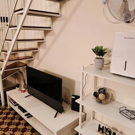 Charming Duplex House, Cinema Room, Valletta Centre