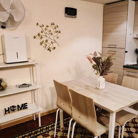 Apartment Charming Duplex House, Cinema Room, Valletta Centre