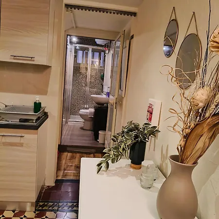 Charming Duplex House, Cinema Room, Valletta Centre