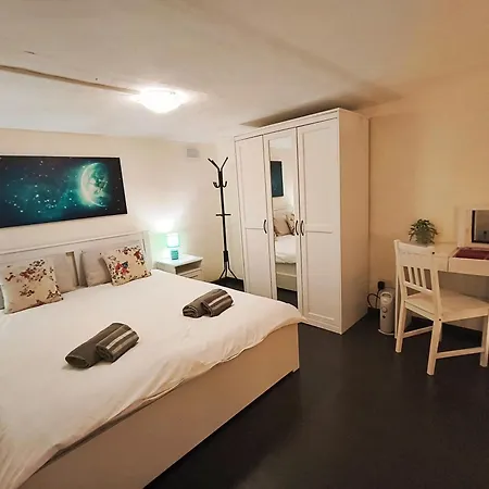 Charming Duplex House, Cinema Room, Valletta Centre * Valletta