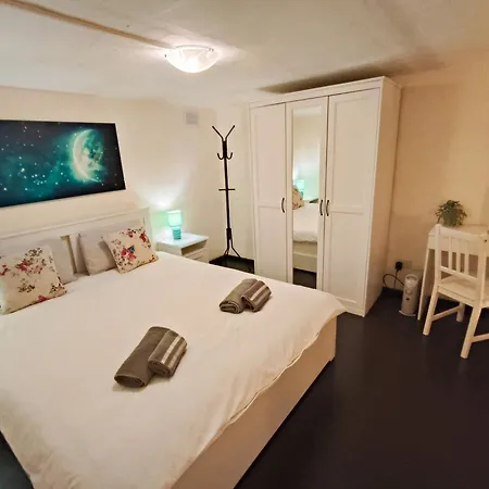 Charming Duplex House, Cinema Room, Valletta Centre Apartment Valletta