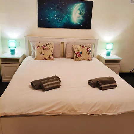 Appartement Charming Duplex House, Cinema Room, Centre *