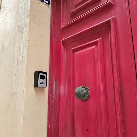 Charming Duplex House, Cinema Room, Valletta Centre Valletta
