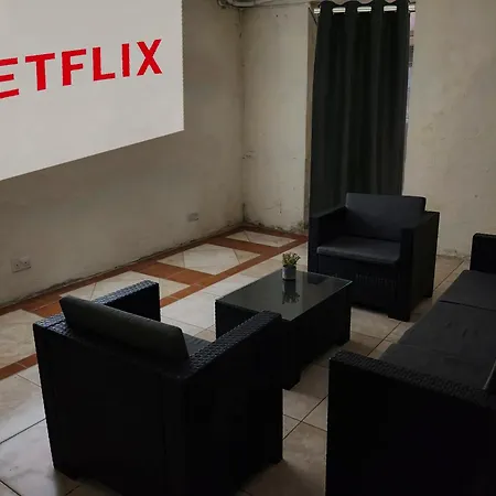 Apartment Charming Duplex House, Cinema Room, Valletta Centre