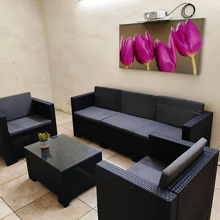 Charming Duplex House, Cinema Room, Valletta Centre *