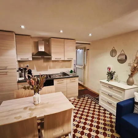 Apartament Charming Duplex House, Cinema Room, Centre Valletta
