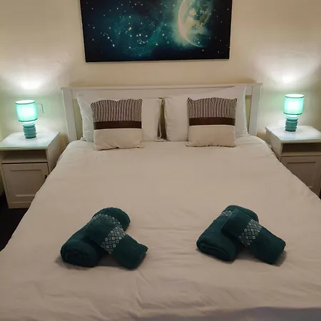 Charming Duplex House, Cinema Room, Centre