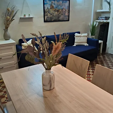 Charming Duplex House, Cinema Room, Centre Apartment *