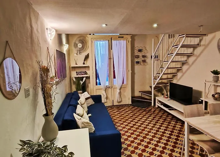 Charming Duplex House, Cinema Room, Centre Apartment