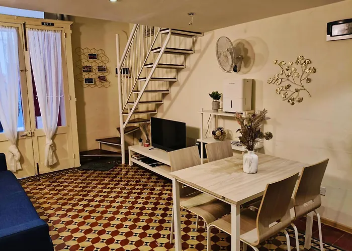 Charming Duplex House, Cinema Room, Centre Apartment