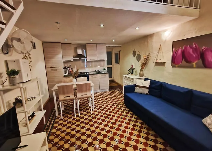 Charming Duplex House, Cinema Room, Centre Apartment Valletta