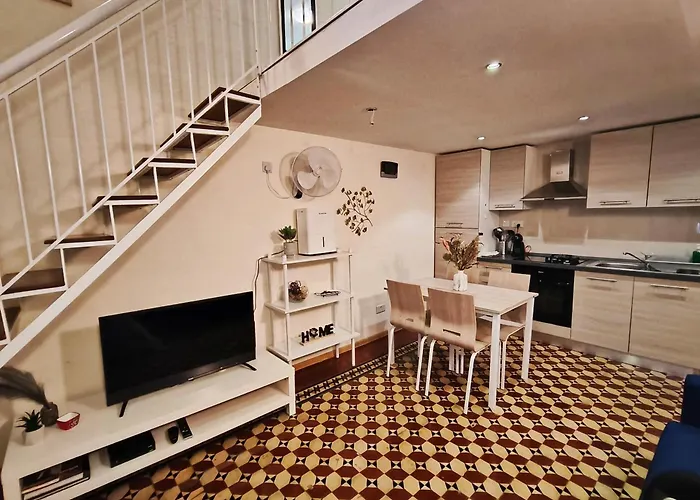 Charming Duplex House, Cinema Room, Centre