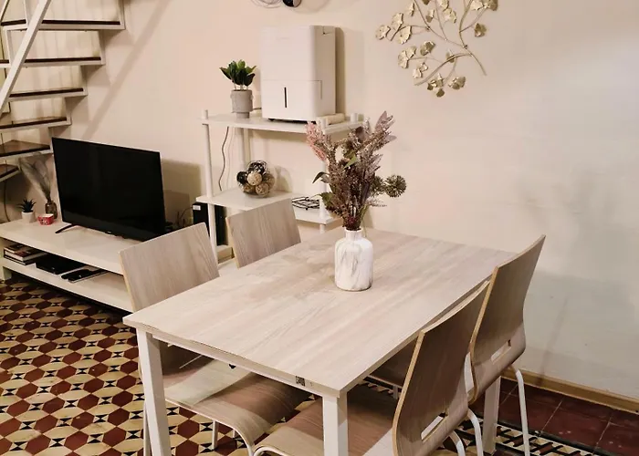 Charming Duplex House, Cinema Room, Centre Apartment Valletta