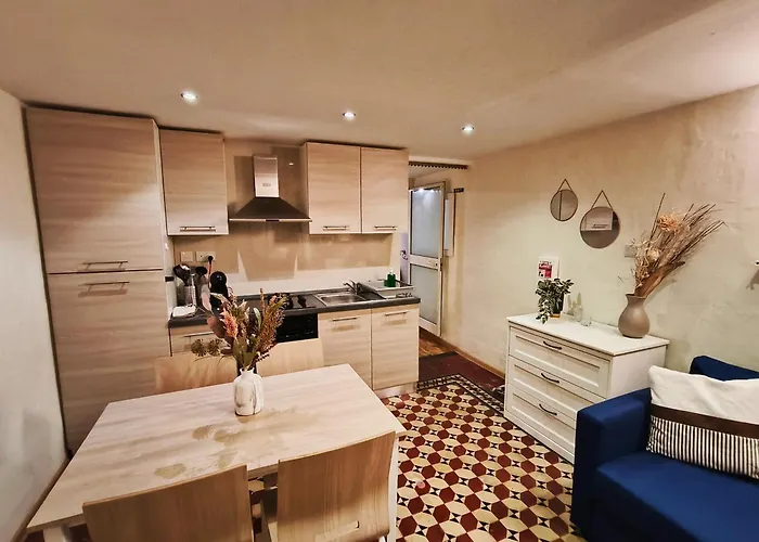 Apartment Charming Duplex House, Cinema Room, Centre Valletta
