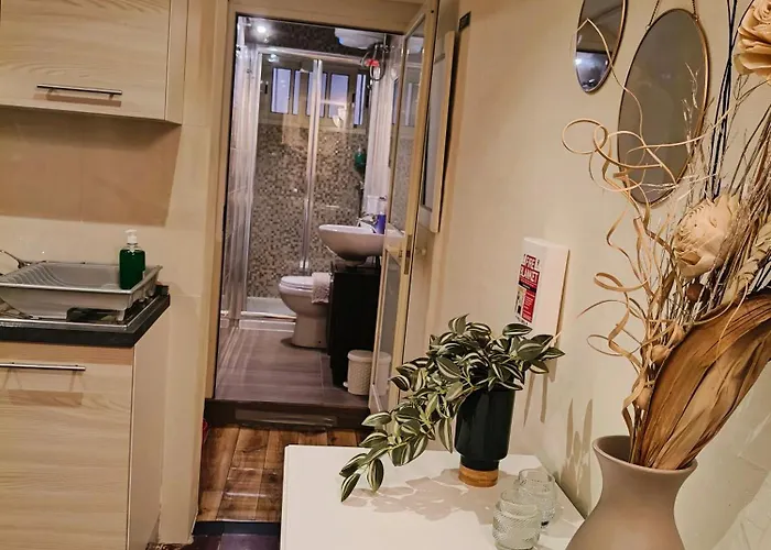 Charming Duplex House, Cinema Room, Centre