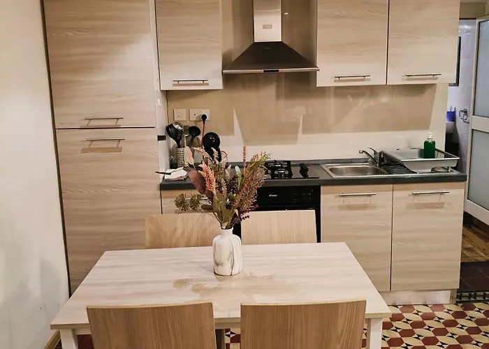 Charming Duplex House, Cinema Room, Centre Apartment