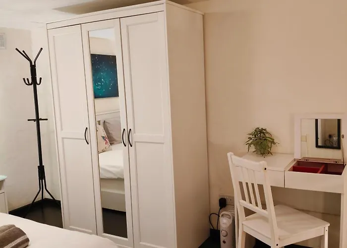 Charming Duplex House, Cinema Room, Centre Apartment *