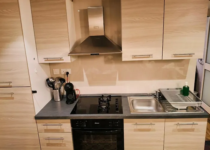 Charming Duplex House, Cinema Room, Centre Apartment *