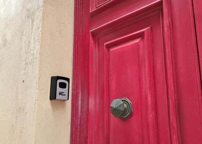 Charming Duplex House, Cinema Room, Centre Valletta