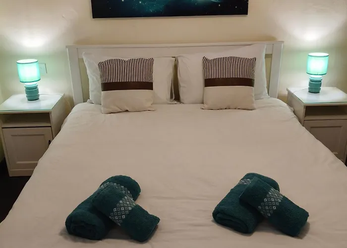 Charming Duplex House, Cinema Room, Centre